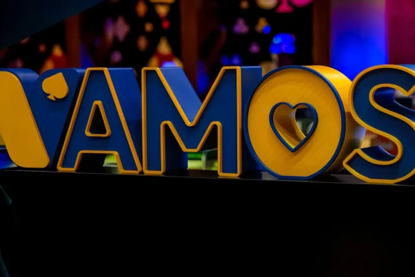 King’s Resort – Предвыходной ажиотаж в Vamos Main Event Tag 1B!