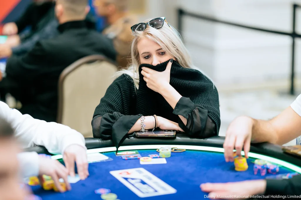 EPT Paris Main Event – Felix ‚xflixx‘ Schneiders переходит в День 2 с большой группой DACH-игроков!