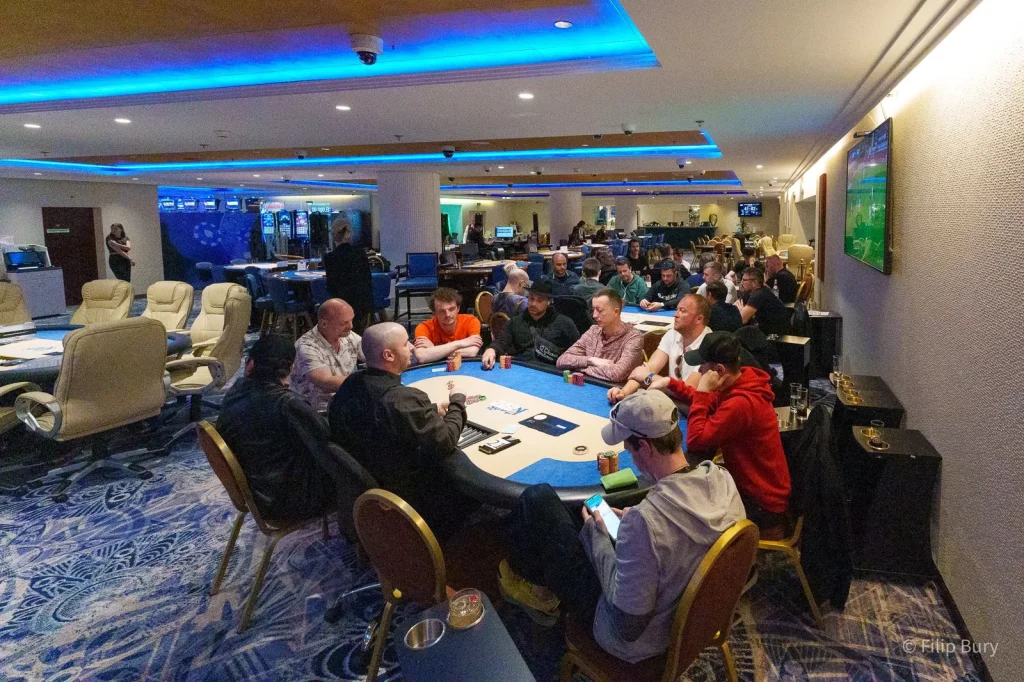 Финал King’s Prag 1 Million Crown Series сегодня – Танг с 1f-чиплидом!