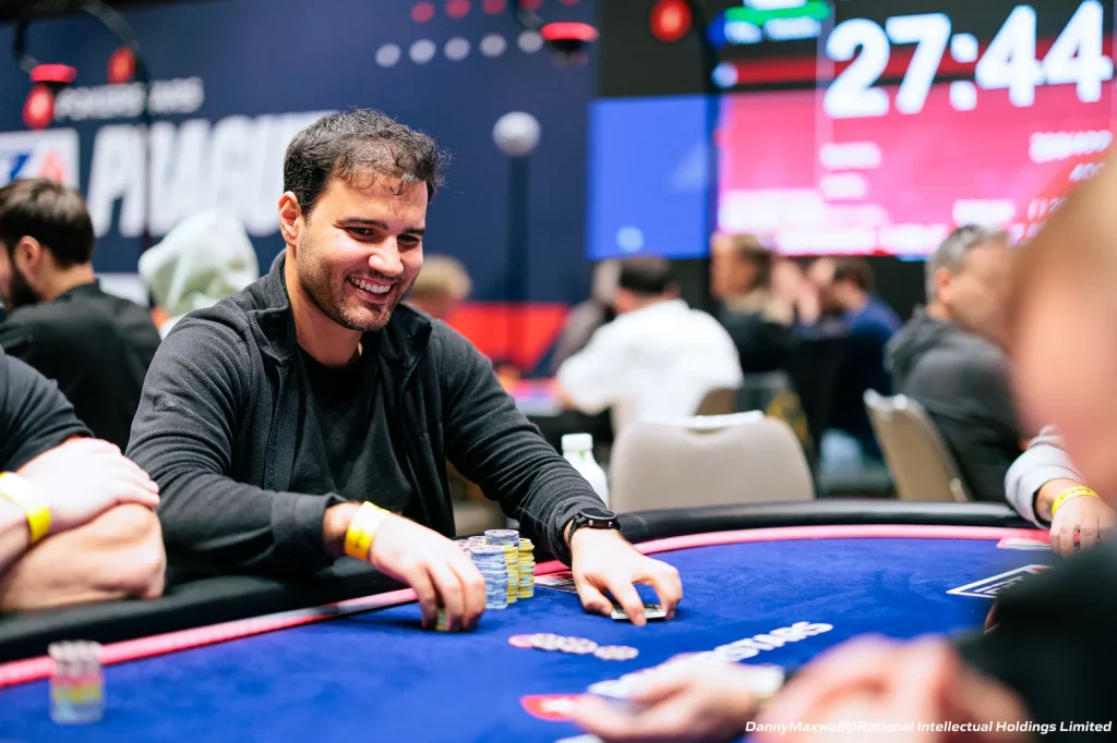 EPT Paris Main Event – Felix ‚xflixx‘ Schneiders переходит в День 2 с большой группой DACH-игроков!