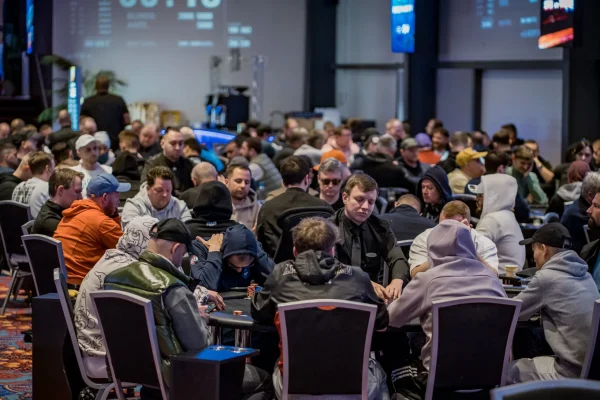 Zacharakis с огромным преимуществом лидирует в Mystery Bounty Warm Up на Vamos Poker Tour!