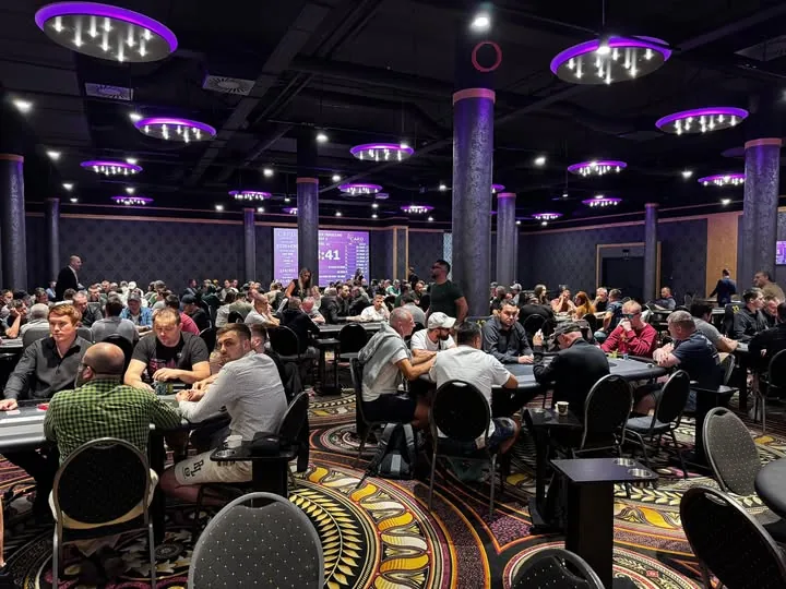 Card Casino SK: Ковач захватывает крупный общий чиплид в Дне 1B!