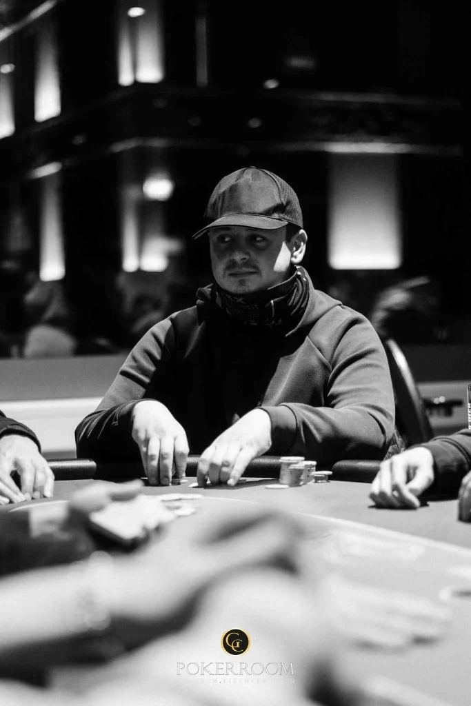 827 входов побили гарантию в €1M в Главном событии WSOPC! Лулей Ху лидирует!