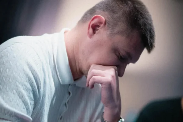 Павел Изотов лидирует перед финалом King’s Million PLO Opener!