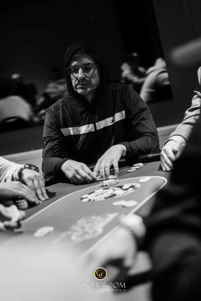 827 входов побили гарантию в €1M в Главном событии WSOPC! Лулей Ху лидирует!
