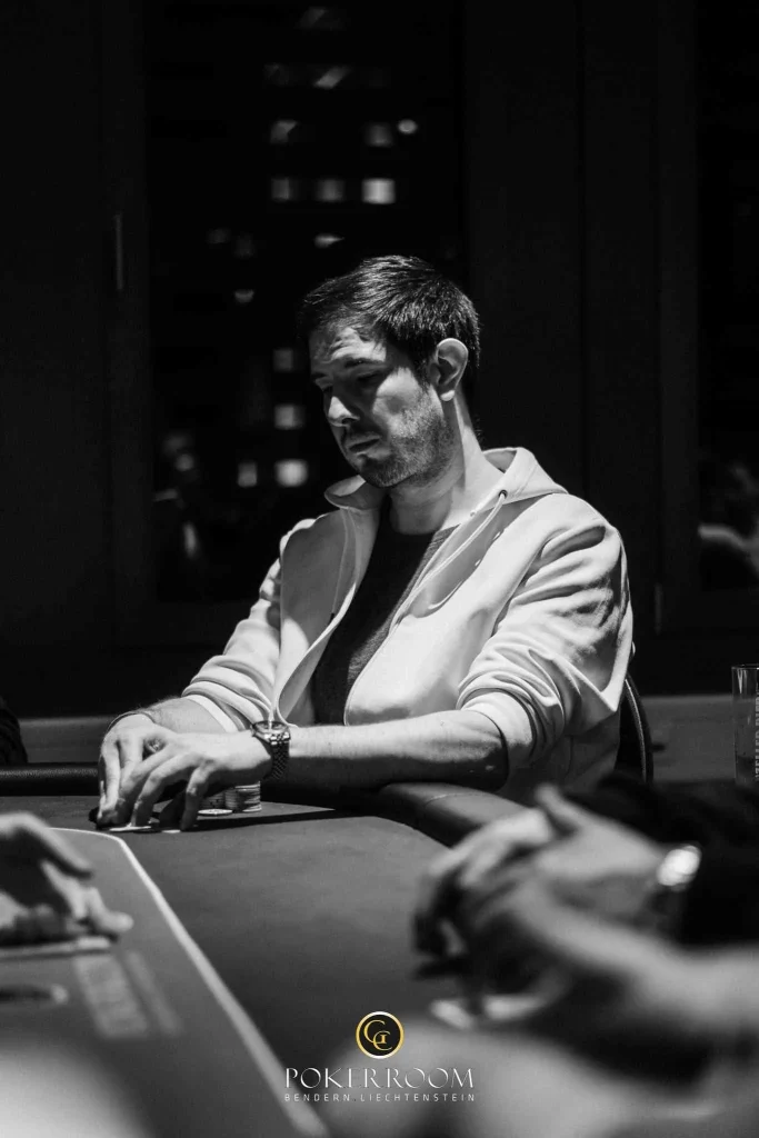 827 входов побили гарантию в €1M в Главном событии WSOPC! Лулей Ху лидирует!