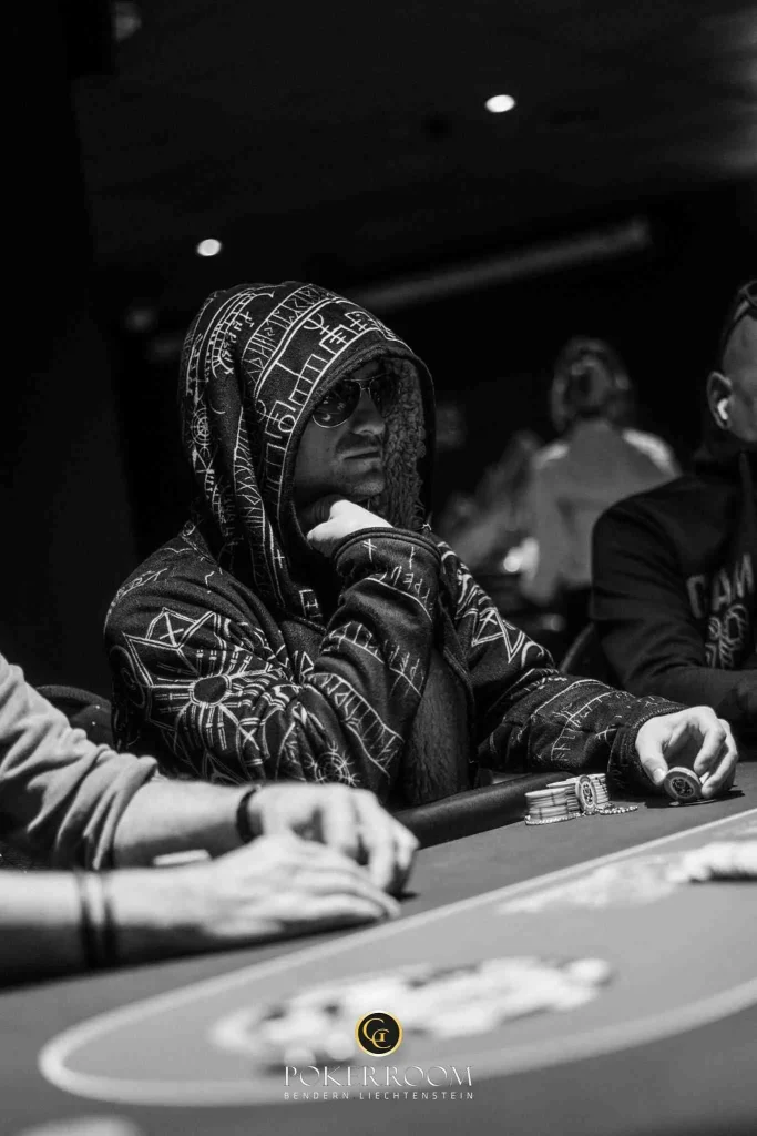 827 входов побили гарантию в €1M в Главном событии WSOPC! Лулей Ху лидирует!