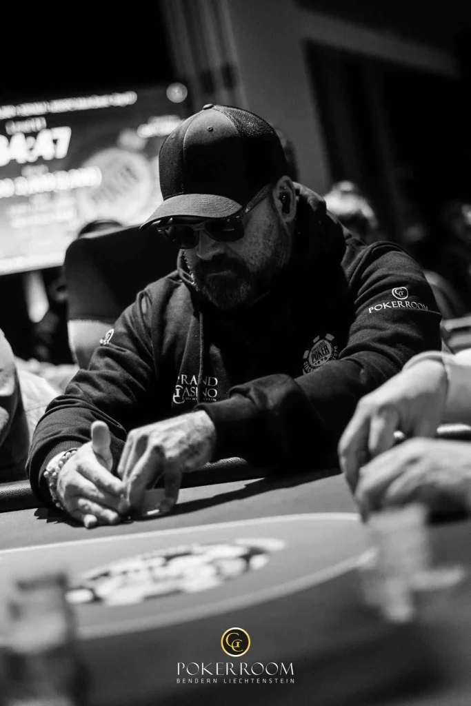 827 входов побили гарантию в €1M в Главном событии WSOPC! Лулей Ху лидирует!