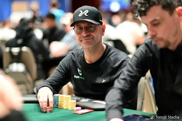 WSOPE Main Event на пути к выполнению гарантии, Романелло выигрывает День 1B!