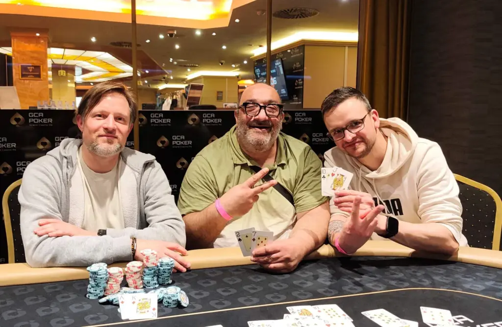 Four to Six: Главное событие выходит в финал, а Deal — в Megastack!