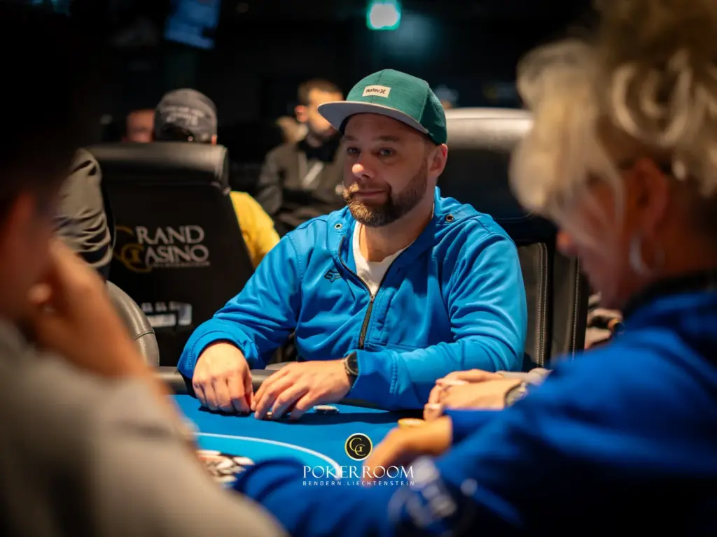 „Supper Rappi“ вызывает хаос на Community Poker Festival / „Mrs. Devil“ — лидер по фишкам 1D в ME!