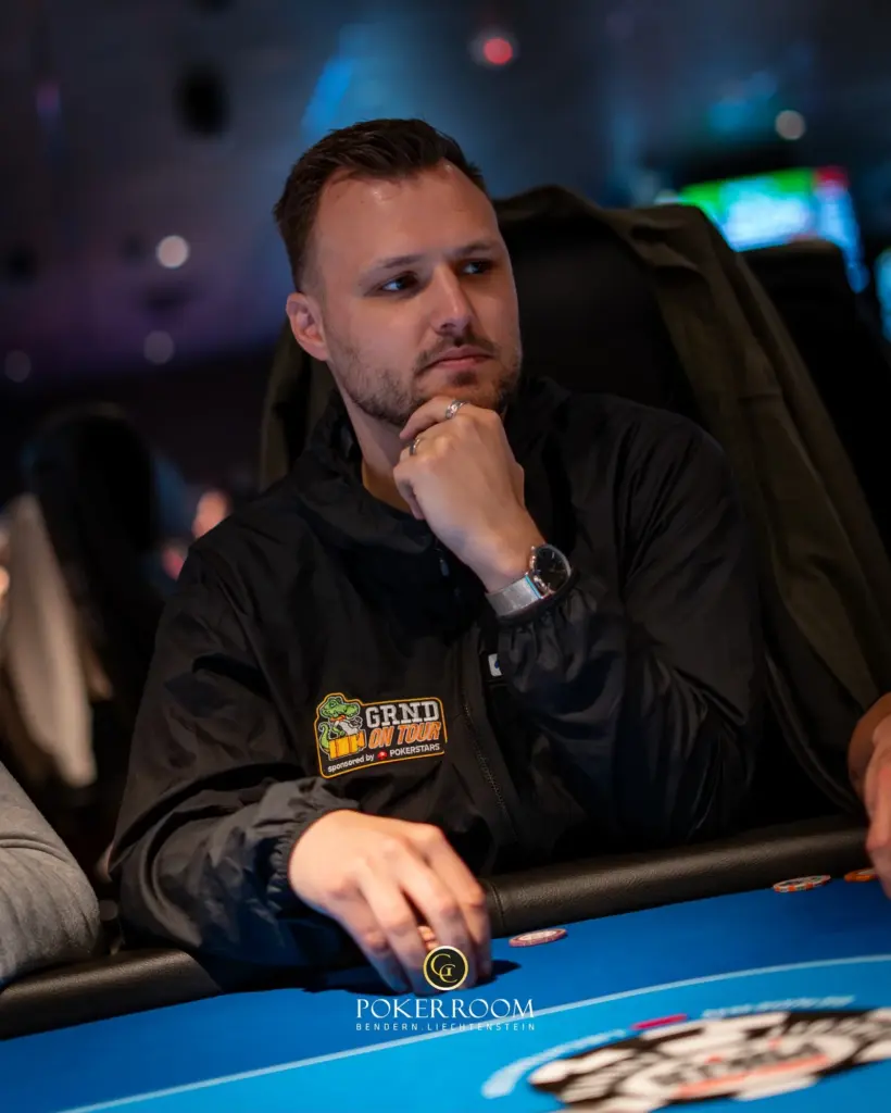 „Supper Rappi“ вызывает хаос на Community Poker Festival / „Mrs. Devil“ — лидер по фишкам 1D в ME!