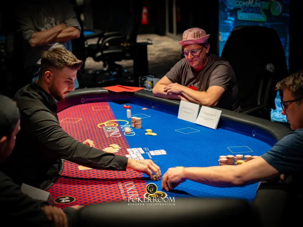 „Supper Rappi“ вызывает хаос на Community Poker Festival / „Mrs. Devil“ — лидер по фишкам 1D в ME!