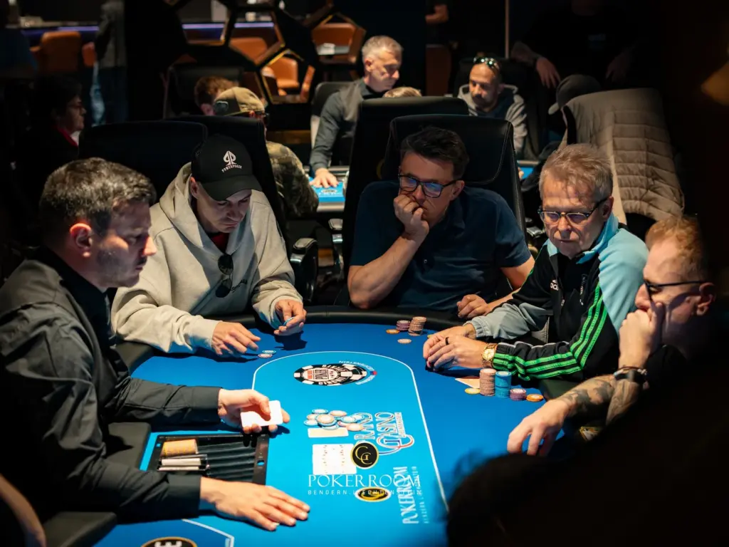 „Supper Rappi“ вызывает хаос на Community Poker Festival / „Mrs. Devil“ — лидер по фишкам 1D в ME!