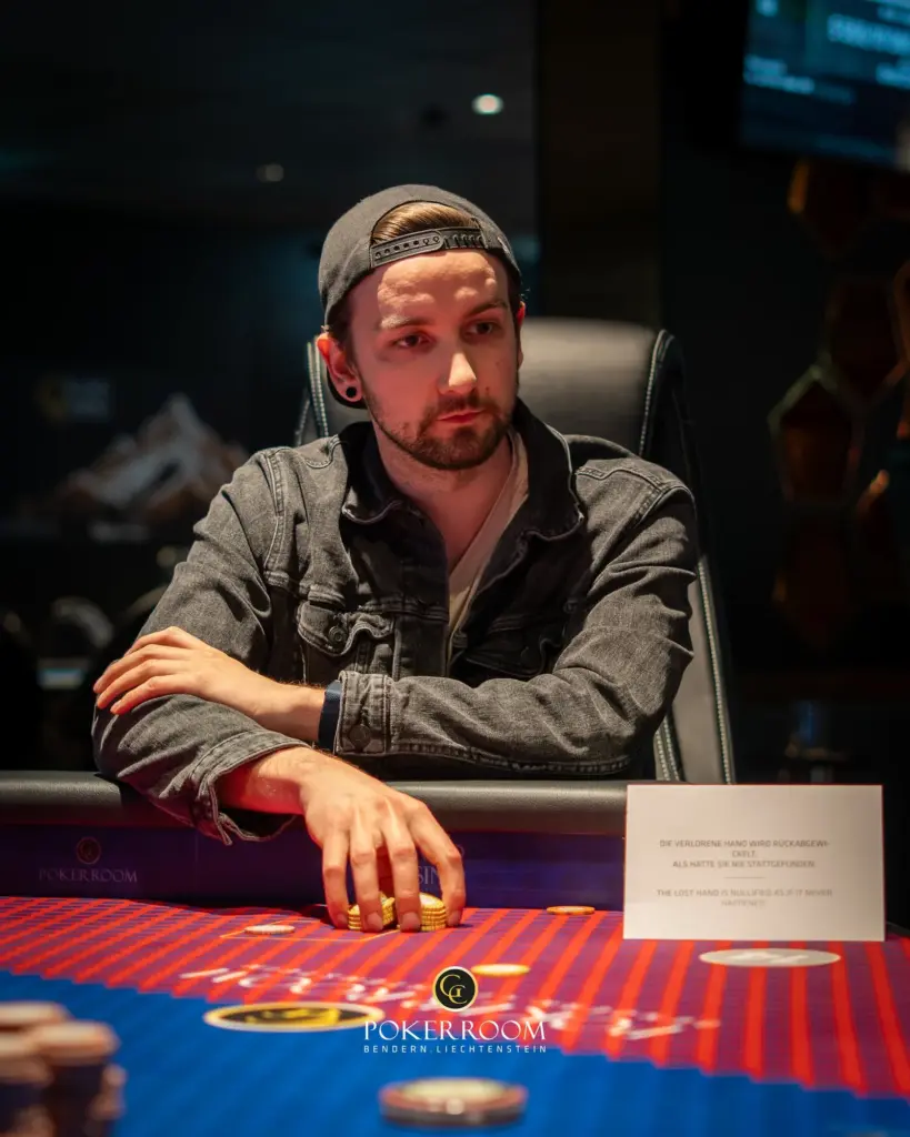 „Supper Rappi“ вызывает хаос на Community Poker Festival / „Mrs. Devil“ — лидер по фишкам 1D в ME!